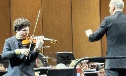 Virtuosismo, emozione e colori latini: l’Arena chiude in bellezza la stagione sinfonica al Filarmonico