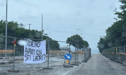 Sacra Famiglia. I residenti scendono in strada per protestare