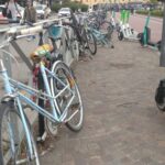 Biciclette in brutta vista. Degrado alla stazione Porta Nuova