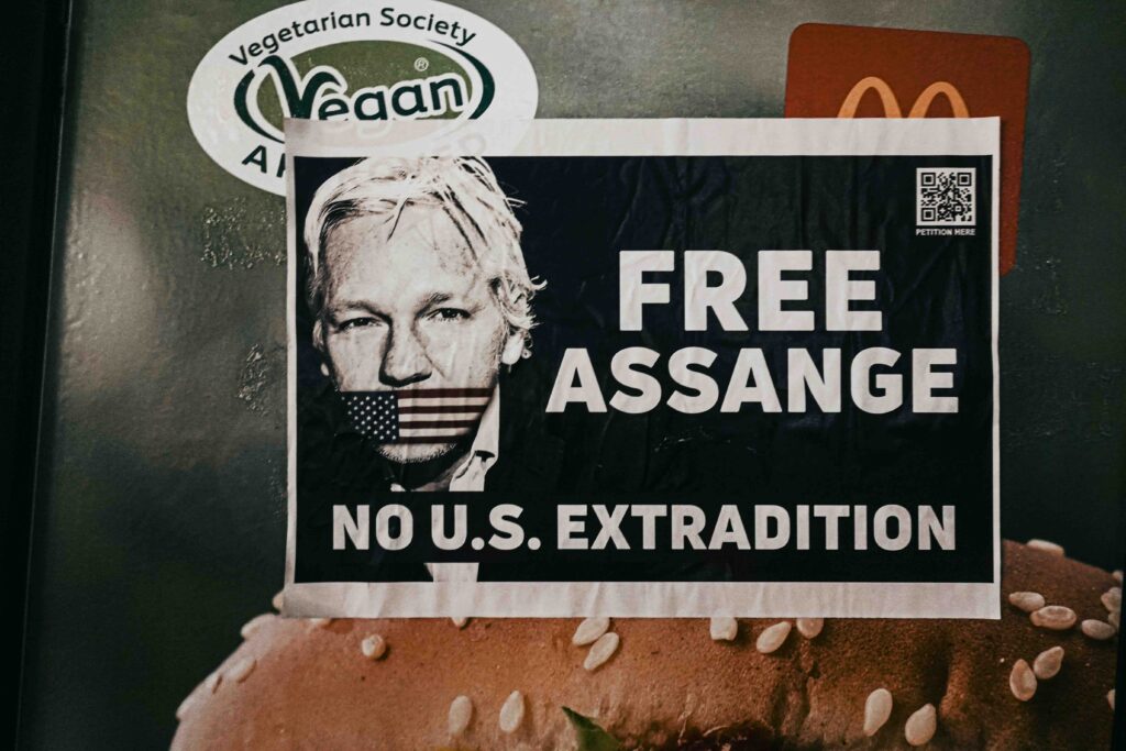 In rete 2 milioni di file segreti. Chi è l’Assange russo? 1 In rete file segreti russi. Chi è l’Assange russo?