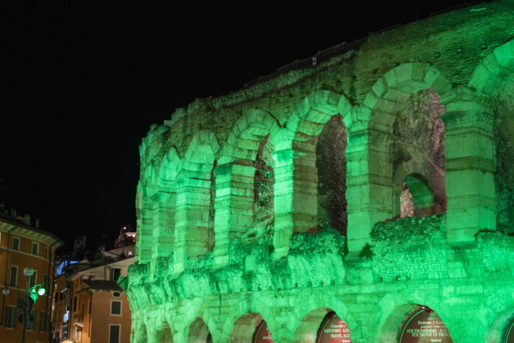 L’Arena illuminata di verde nella giornata dell’Ambiente 1 AGSM AIM ARENA VERDE 00001