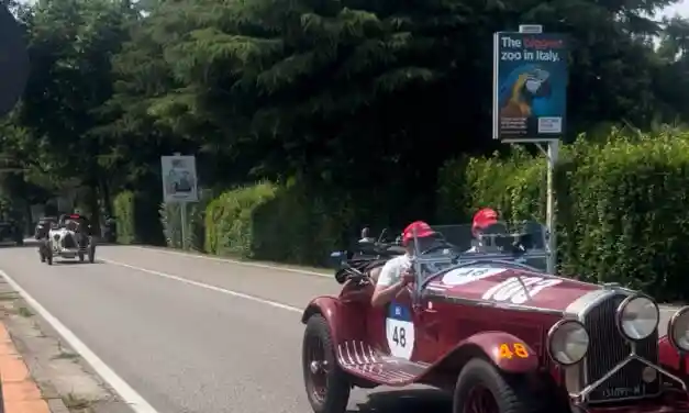 Le storiche Mille Miglia sfilano sul Lago