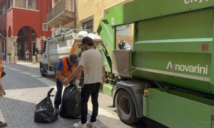 Via i cassonetti, arriva il porta a porta. Per quasi 400 esercizi commerciali di piazza Erbe cambiano le regole per la gestione dei rifiuti