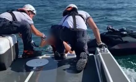 Lago di Garda, turisti tedeschi salvati dalla Guardia Costiera: la loro moto d’acqua stava affondando