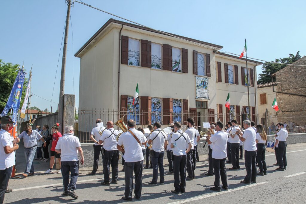Castelnuovo. La bandiera di Oliosi