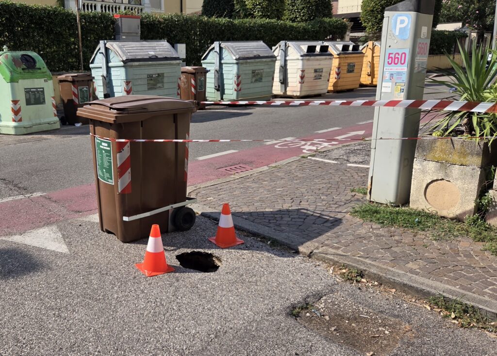 La tana dei puffi 1 1000075326