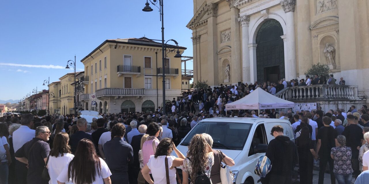 L’ultimo commovente saluto della comunità a Giovanni Arduini