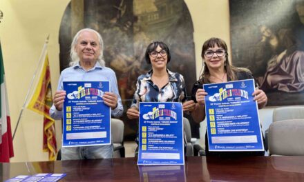 Teatro e satira al Castello Scaligero: torna “Farsatirando” con la XXXIII edizione