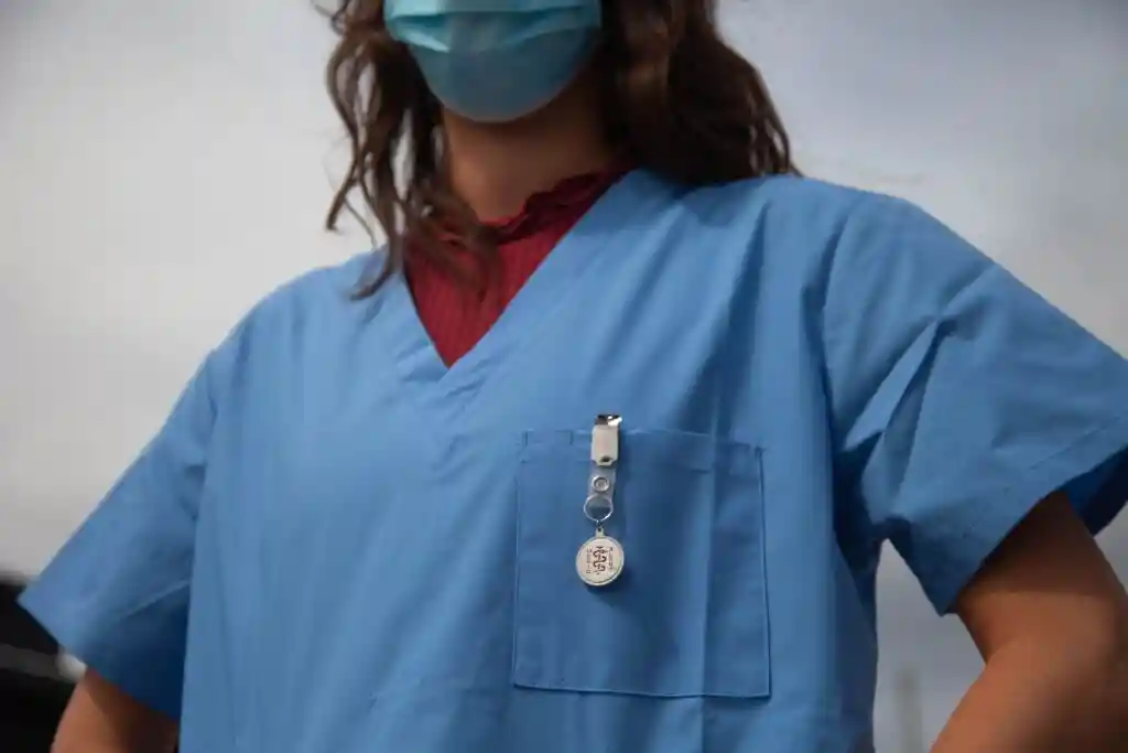 Stessi compiti, stipendi diversi nella sanità pubblica e privata 1 infermieri copia
