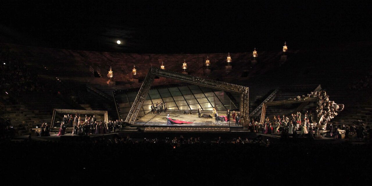 Ommassini debutta sul podio nella penultima Traviata, applausi per Feola, Korchak ed Enkhbat