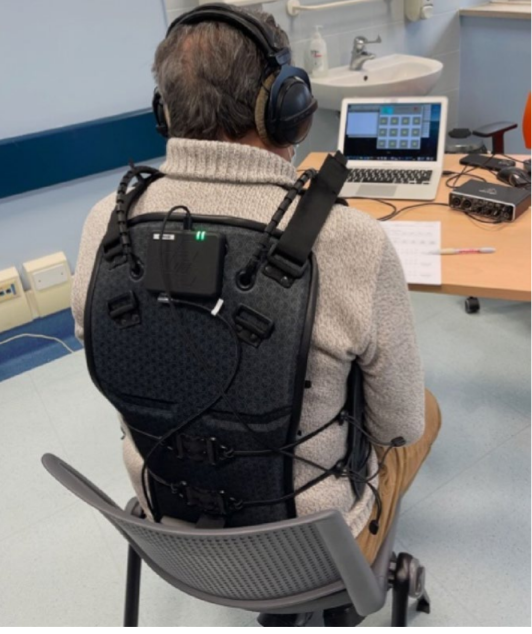 Il giubbotto che permette ai sordi di “sentire” la musica