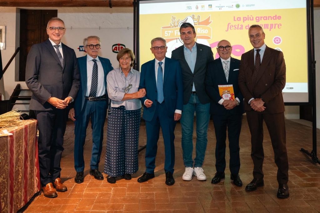 Le autorita presente alla conferenza della 57esima Fiera del Riso