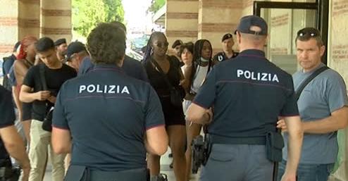 PLIZIA IMMIGRATI