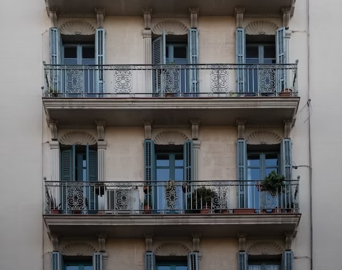 photo 1652946336696 d84696937ff8 copia