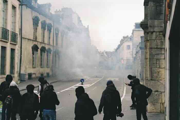 photo 1685994735946 f8c7f2a22ab9