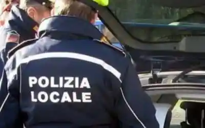 Campanellari in via Mazzini. Interviene la Polizia locale