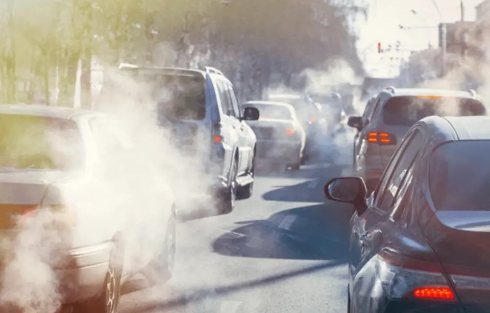 Da domani tornano le misure antismog: limitazioni alla circolazione e deroghe per i lavoratori