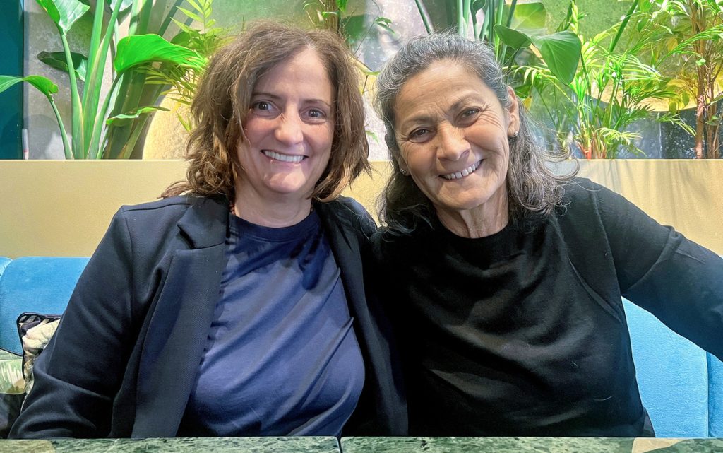 Il Caffè Dante riapre e torna a vivere: la piazza ritrova la memoria e un futuro 1 Chiara Castagnini e Sabrina Bergamasco