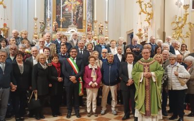 Nozze d’oro a Pescantina, in Duomo la festa dell’amore che unisce generazioni