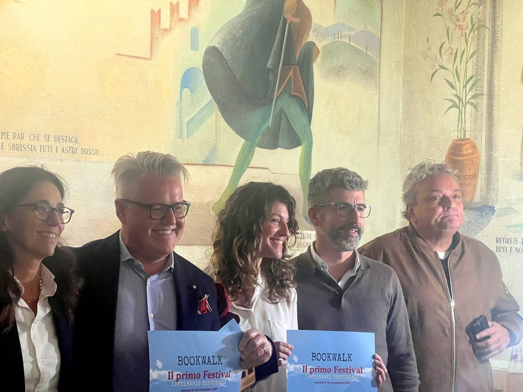 Foto di gruppo alla presentazione di Bookwalk, in programma dal 12 al 18 novembre