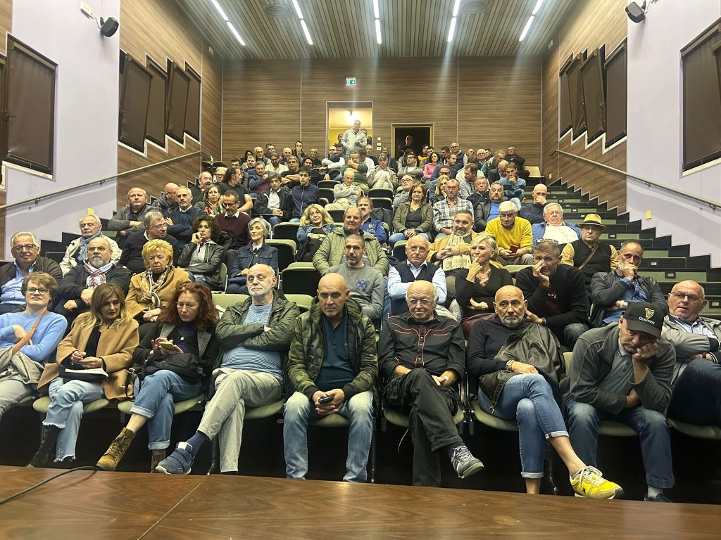 Cerea. Il popolo dei trattori incontra Marco Rizzo 1 PHOTO 2025 10 11 10 17 16