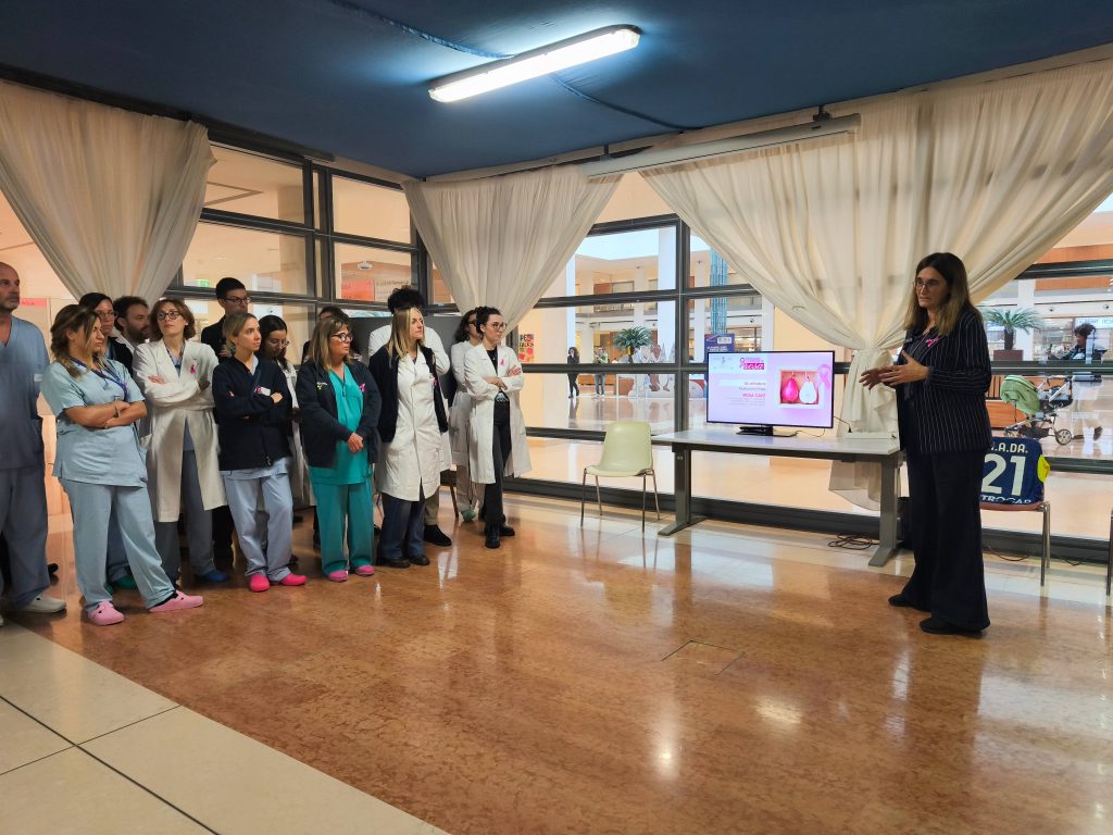 Pellini Breast Unit: serve la cultura della prevenzione 1 un momento della manifestazione con dottsa pelllini