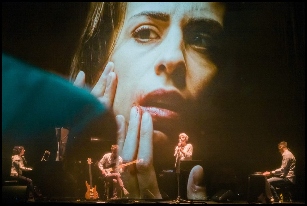 Un racconto per sensibilizzare i giovani contro la violenza sulle donne. Domenica pomeriggio al Teatro Ristori. 1 2023 11 23 004