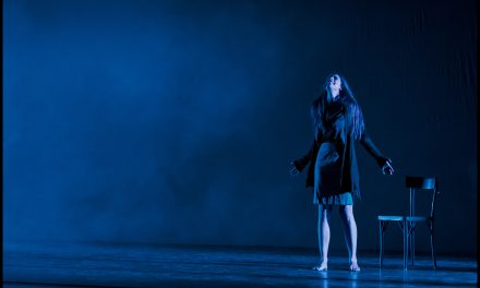 Un racconto per sensibilizzare i giovani contro la violenza sulle donne. Domenica pomeriggio al Teatro Ristori.