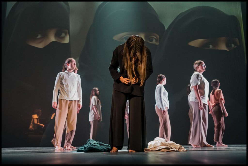 Un racconto per sensibilizzare i giovani contro la violenza sulle donne. Domenica pomeriggio al Teatro Ristori. 4 2023 11 23 023