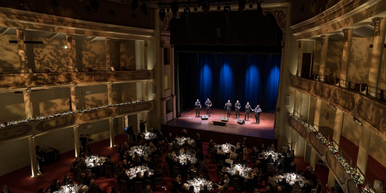 Tre serate di gala al Teatro Ristori: tra jazz, gospel e armonie natalizie, il ritorno delle Cene-Spettacolo