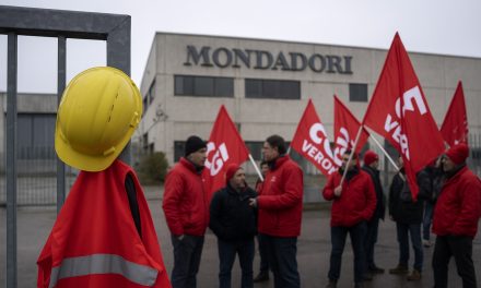 Ex stabilimento Mondadori, la logistica si sposta a Mantova: scatta lo sciopero dei lavoratori veronesi