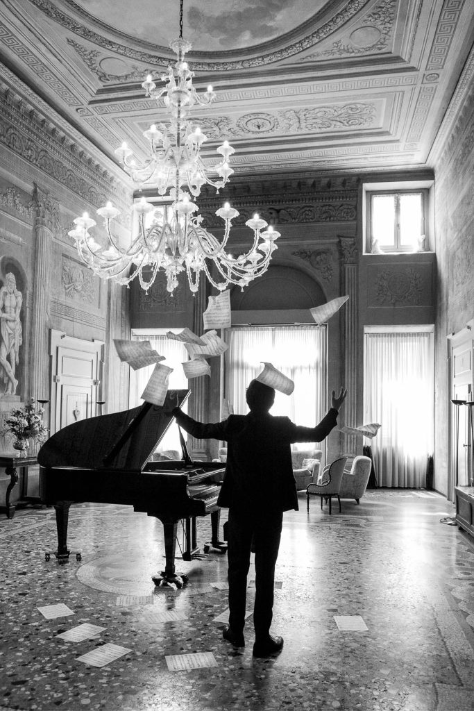 I ritratti in bianco e nero dei "Veronensis" in mostra a Palazzo Verità Poeta 9 Claudio Bonfiglio