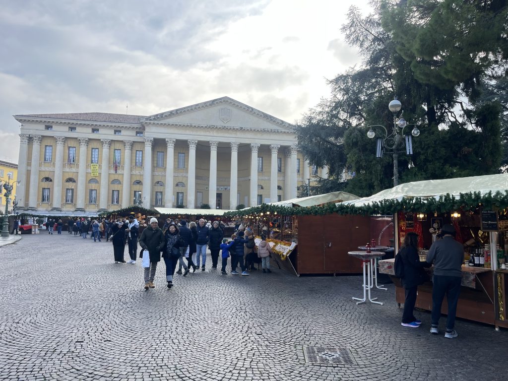 I mercatini di Natale. Un valore per la città 1 IMG 0669