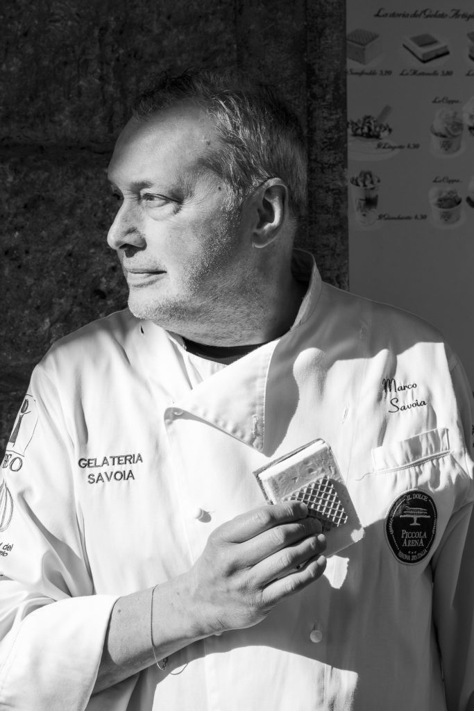 I ritratti in bianco e nero dei "Veronensis" in mostra a Palazzo Verità Poeta 3 Marco Savoia