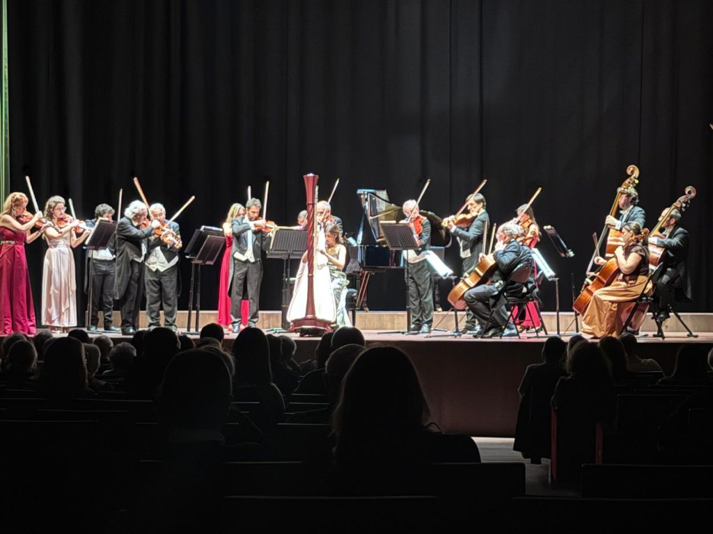 “Profumo francese” al Teatro Ristori, un programma con Vincenzo Bolognese e I Virtuosi Italiani 1 PHOTO 2025 11 22 11 59 45 5