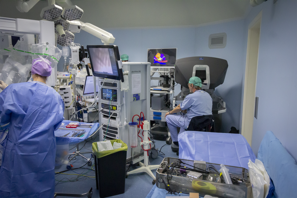 Prof. Antonelli con la cuffia verde