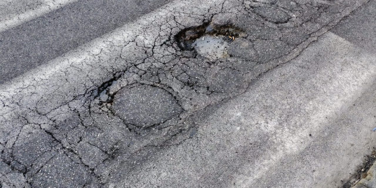 Una buca tra le tante