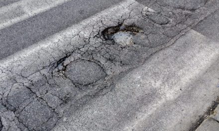 Una buca tra le tante