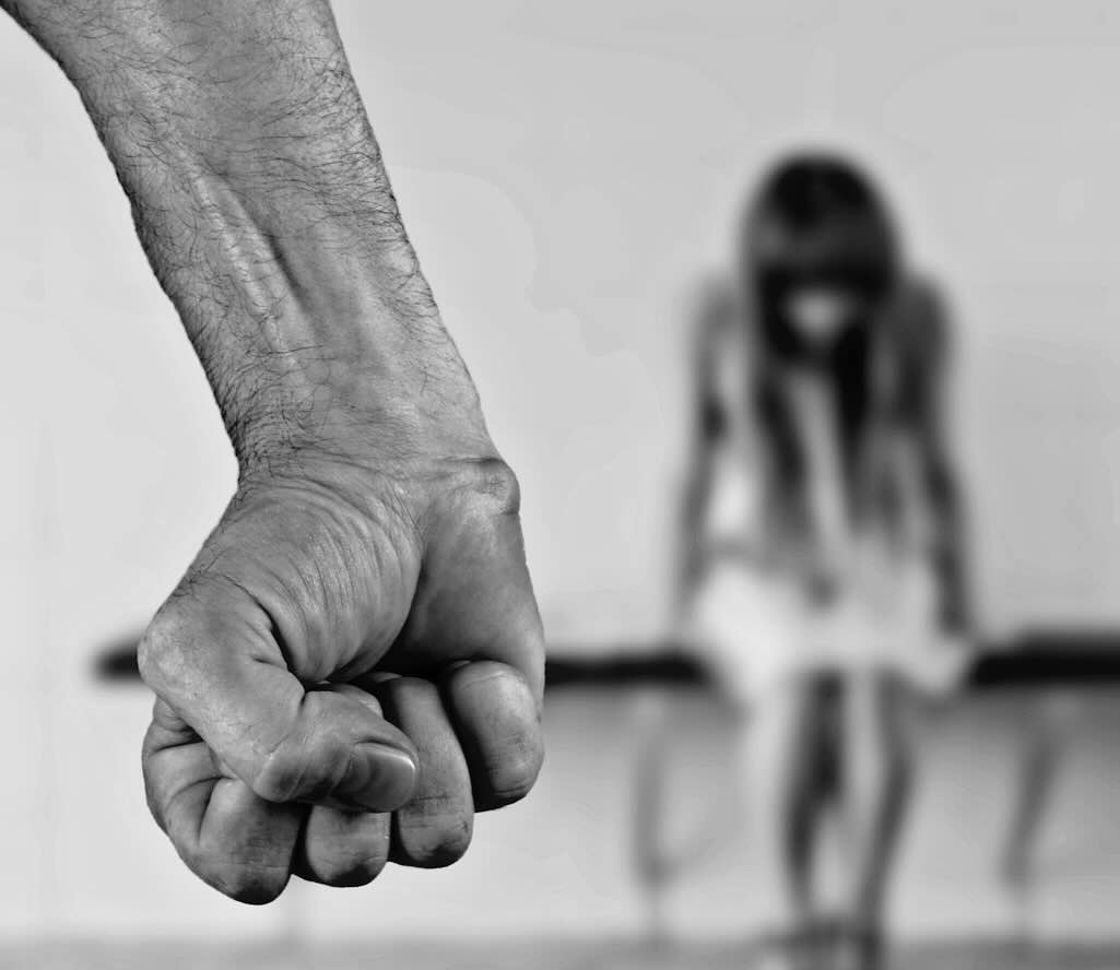 Lo psichiatra Trabucchi. La violenza nasce prima del gesto 1 stop 1131142 1280