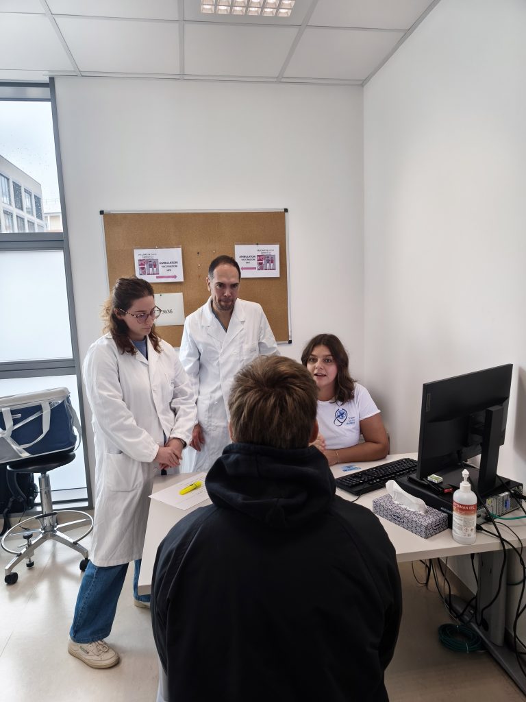 un momento della vaccinazione