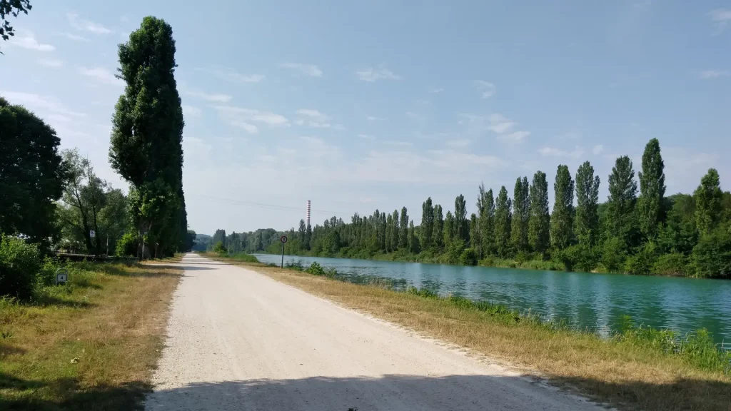 L’incubo delle ciclabili in centro a Verona 3 Le piste ciclabili non vanno imposte dall'alto, non devono intralciare la vita di chi deve circolare in centro città.