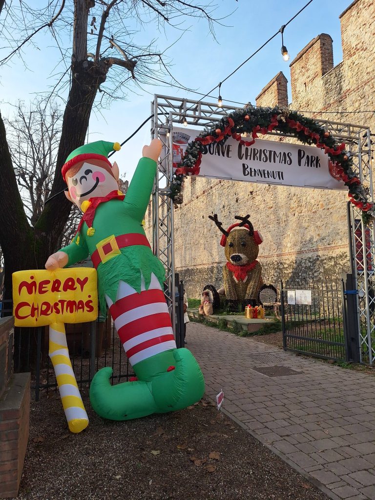 Soave si accende per il Natale 1 593540955 10242295554431267 1742479495953379309 n