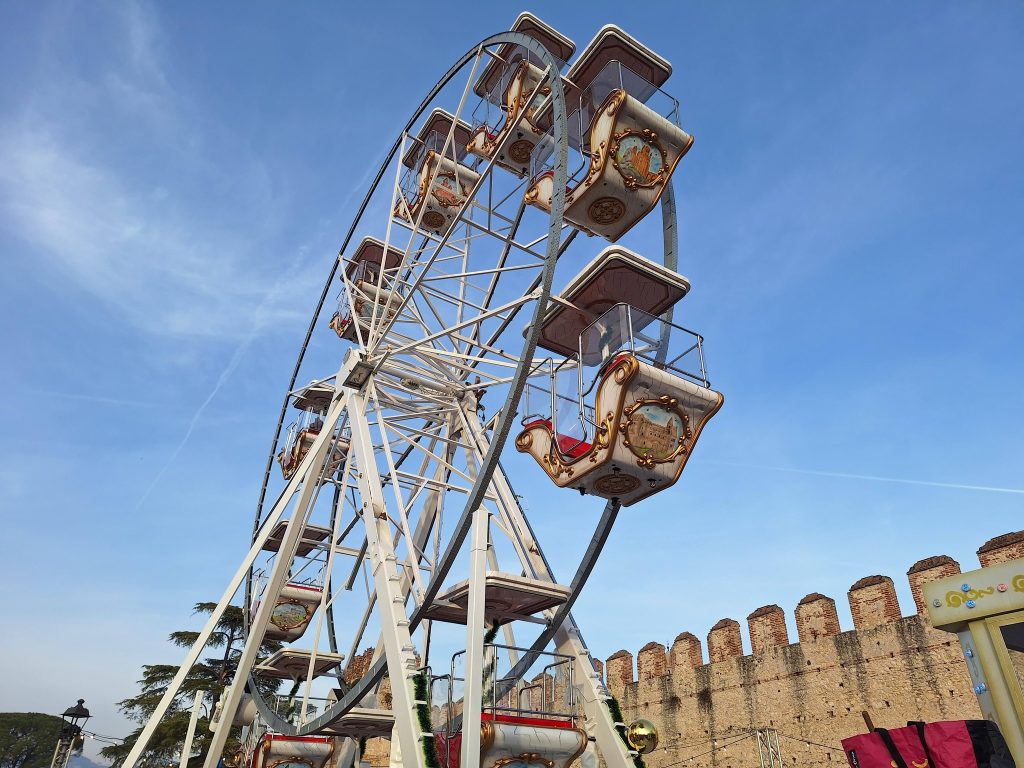 Soave si accende per il Natale 2 594124012 10242295597072333 4194112373126700457 n