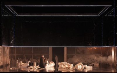 Ernani di Verdi torna al Filarmonico dopo vent’anni. Trionfo nella parte musicale. Contestata la regia e le scene di Stefano Poda