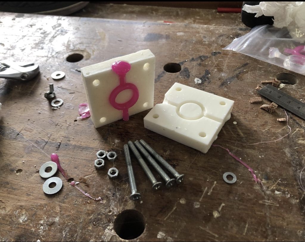 Plastica che rinasce 1 materiale plastico riciclato. Plastica che rinasce