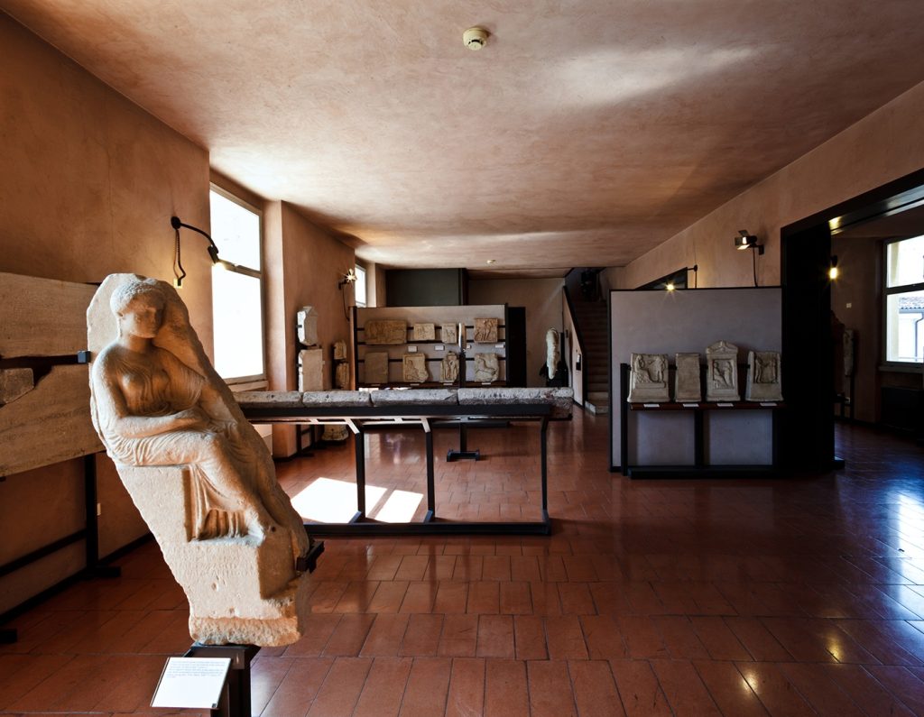 Museo Lapidario Maffeiano 3 small