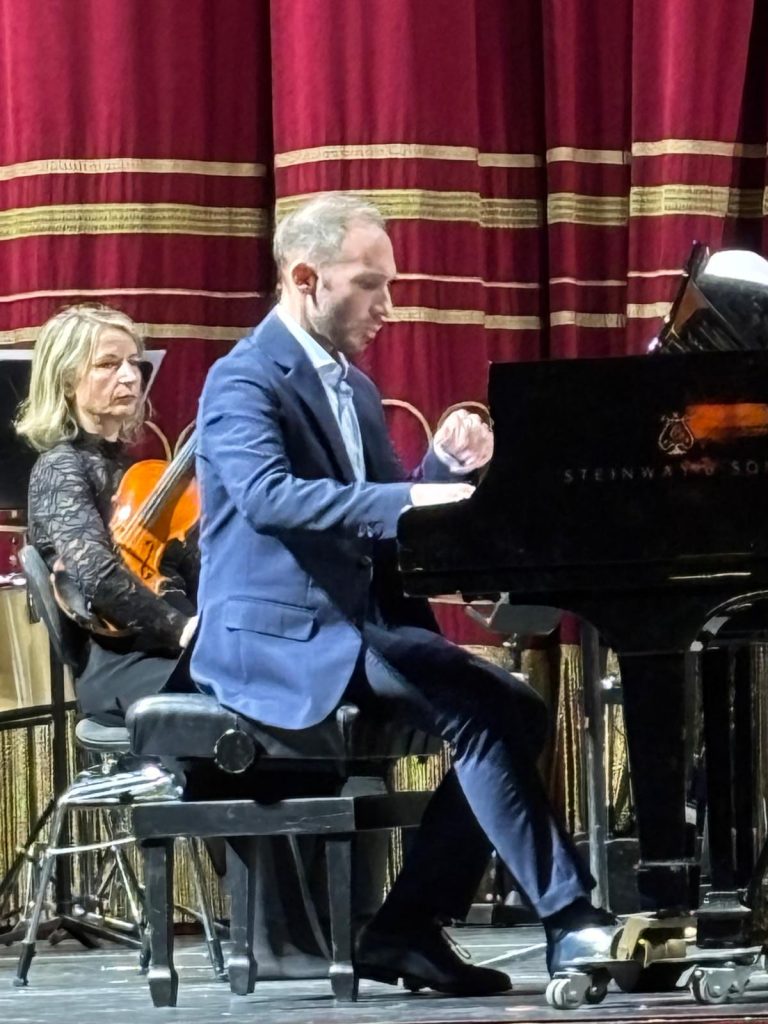 PHOTO 2025 12 06 21 42 13 3