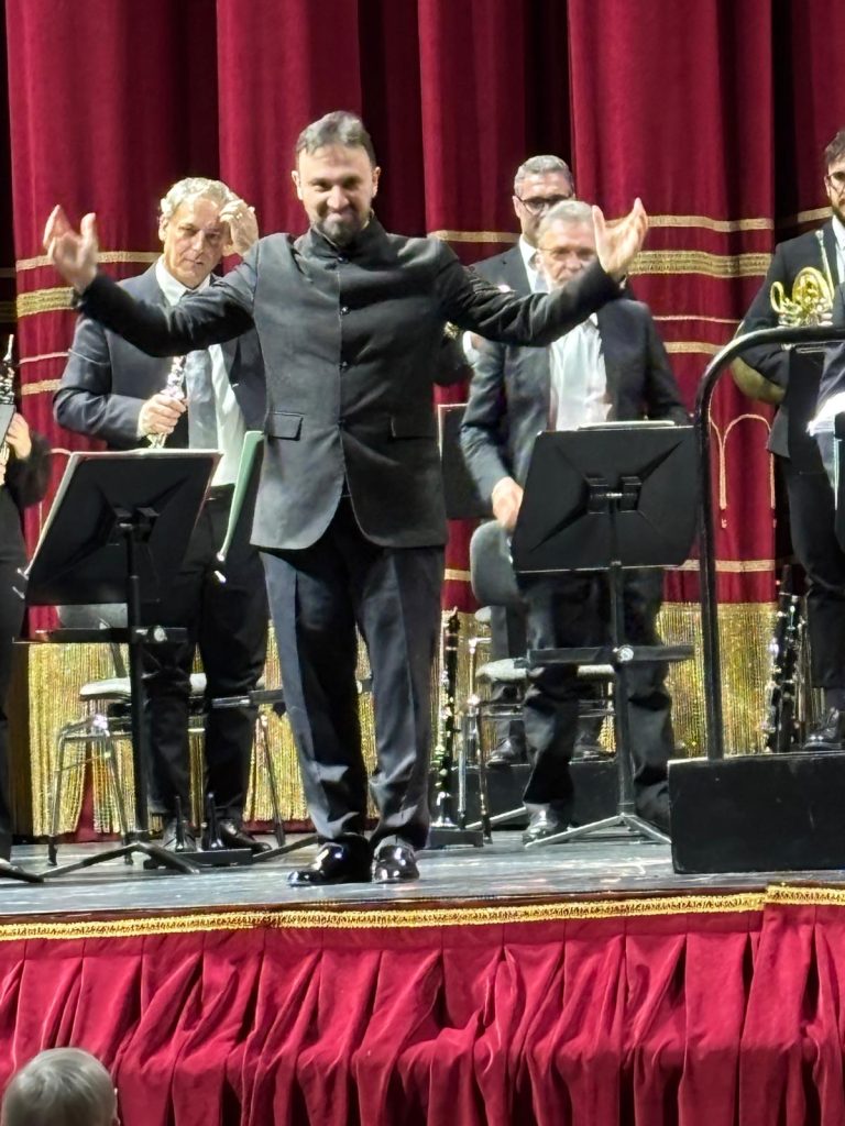 PHOTO 2025 12 06 21 42 13