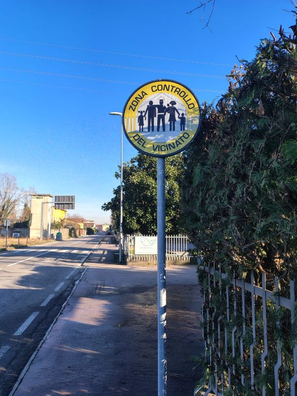 Sicurezza Urbana a Povegliano Veronese: installata la segnaletica del "Controllo del Vicinato". Facincani: "Un atto concreto contro la micro-criminalità che dà visibilità a un impegno collettivo" 1 Via Vittorio Veneto