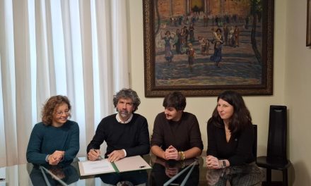 Il sindaco firma la Dichiarazione di Parigi